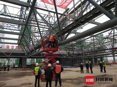 川南城际铁路自贡东站高架站房主体结构封顶 东站轮廓首次亮相